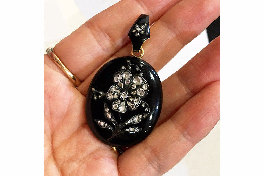 Locket black on sale