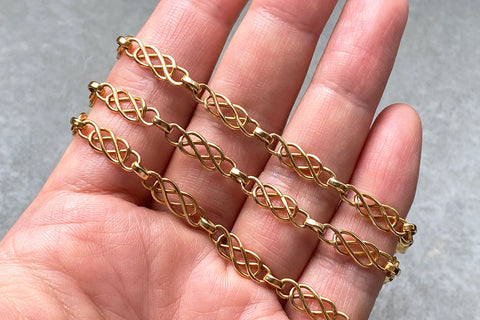 Late Victorian 'Lovers Knot' 18k Gold Chain