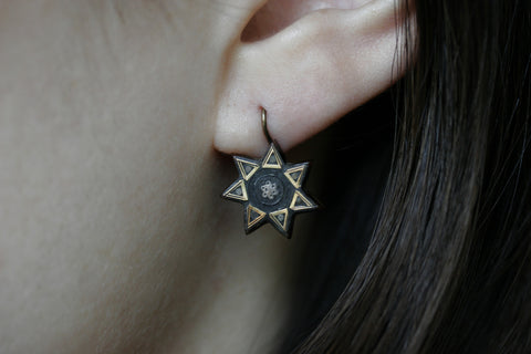 Victorian Piqué Star Earrings