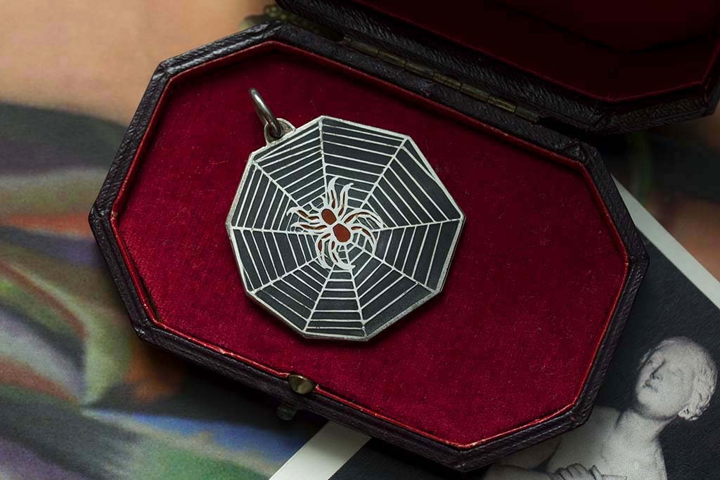 Real buy spiderweb brooch